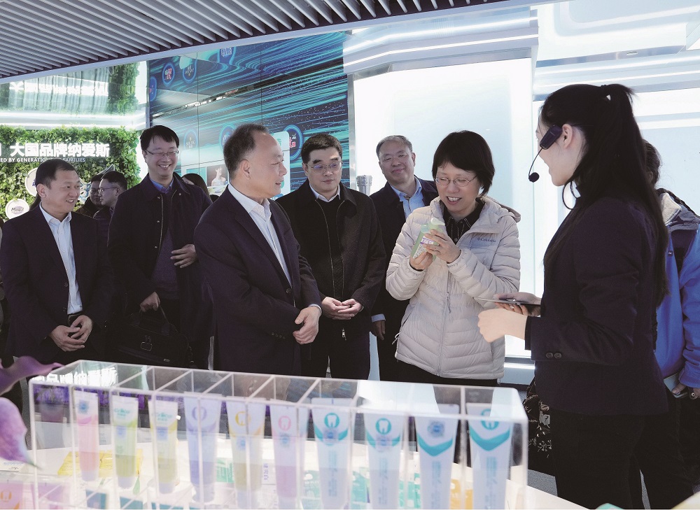 1742434738334077103.jpg 发改委领导到访 - 副本.jpg